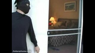 Des hommes masqués m&#039;ont baisé ou m&#039;ont trouvé