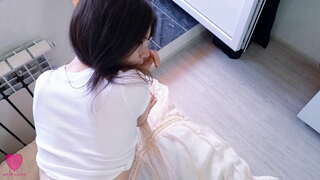 Skinny adorable brunette ann sexy bodysuit agus speuclairean loves gu bheil seo gnè-cinneil, a &#039;deothail lusan dick agus geàrr-dick i little pussy gus am bi i a&#039; fàs cum on her sweet anal