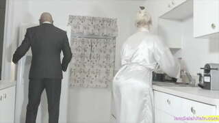 Деҳот Рейнс инро гир Ин Сафеда, Упакованный Би-би-си, Чӣ тавр ба ҳеҷ каси дигар.