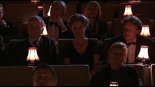 Σίλια Τζόουνς-λεσβία-δύσκολη εμφάνιση με ένα μπουκάλι και ένα baseballbat