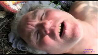 Fahişə görür, kimi iki qoca трахаются təbiət də qoşulub onlara