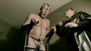 Mistress aprile - Nero catsuit in lattice slave stato utilizzato